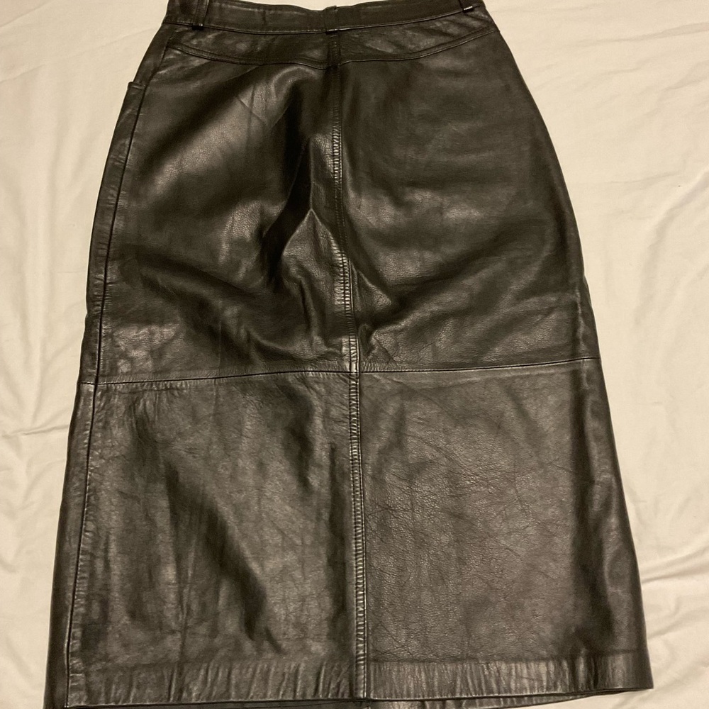 Elegant Black Leather Pencil Skirt